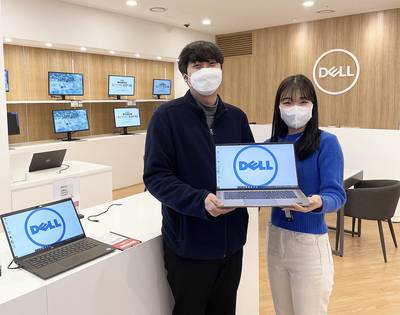 전자랜드 파워센터 용산IT점에서 고객들이 델 PC 제품을 살펴보고 있다. [사진=전자랜드]