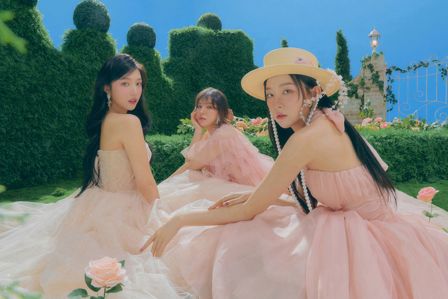 Red Velvet has transformed into an elegant goddess of spring.The teaser image, released on March 17th through Red Velvet various SNS accounts, contains elegant and beautiful visuals of members in the background of the fresh spring garden.This title song Feel My Rhythm is a pop dance song sampled from Bachs Air On The G String, which features a combination of delicate and elegant string melodies, intense trap beats and fantastic vocal charm, and the lyrics add to the charm by vividly releasing a journey that freely enjoys the song, crossing time and space along the song.In addition, at 12 p.m. on the 17th, the teaser video of the title song Feel My Rhythm will be released through YouTube and Naver TV SMTOWN channels, which is expected to heighten expectations for a comeback with the unique conception of Red Velvet.