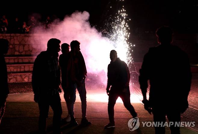 연말 축제 즐기는 이란인들 [AFP 연합뉴스 자료사진. 재판매 및 DB 금지]
