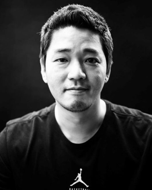 It has been two years since the late actor Moon Ji-yoon passed away.Moon Ji-yoon died of acute sepsis on March 18, 2020, and the deceased, who was hospitalized due to severe sore throat, was transferred to the intensive care unit due to acute sepsis, but closed his eyes as his condition deteriorated.36 years old.At that time, as corona 19 spread nationwide, it was speculated that the symptoms of sore throat were corona virus infection, but this was not true.The late Moon Ji-yoon made his debut in 2002 with MBCs Romance directed by Lee dae-young, and made his debut with the films Unbelievable: The World of the Bad Guys, My PS Partner, SBS Twenty Years Old, Iljimae, tvN Cheese in the Trap, JTBC Awaku KBS Pleasure Chunhyang,  Many people have been widely known and loved by many dramas such as Big, Introduce Dad, Sound of Mind, MBC Happy Ending to Everyone, Our attitude to cope with separation, How good, Seondeok King, Mai Queen, I worked with the manager of the young and ended my 18-year acting life.The most leftover work in the public memory was TVN Cheese in the Trap broadcasted in 2016. It was disassembled by Kim Sang-cheol, a 4th grader in business administration at Yeoni University.It was called Sangcheol senior and showed off its unique character digestion power.Fellow actors shed tears in the sudden death of the late Moon Ji-yoon, and mourning waves continued online.Since then, Moon Ji-yoons father has made a long hand letter through his agency, making people around him uncomfortable.The father of the deceased said, I still can not believe that I am a father, but my heart is sore and I am eating. However, I am very strong because Ji Yoon Lee has been sick and sick during the funeral period.I used to draw a world of Ji Yoon Lee by drawing a picture I learned by myself when I was not out of the house or alone. I was delighted that I had taken CF in 15 years only a few weeks ago. I was very happy and really funny to shoot in Jeju Island.I went to heaven in three days after receiving treatment after hospitalization. Even though I had to lose Ji Yoon and funeral, I was worried and worried about the situation and seriousness of Corona 19, and I was going to be quietly as a family leader. However, there were too many people who rushed to see Ji Yoons last way in the danger and busy and difficult situation of Corona. I was grateful to be able to do it. He expressed his gratitude to his agency, fellow actors and fans.DB, Broadcast Capture, Family Entertainment