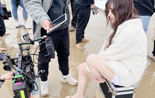Actor Ku Hye-sun has reported his recent situation.Ku Hye-sun posted several photos on his instagram on the afternoon of the 18th.In the photo, Ku Hye-sun is looking at the monitor with sharp eyes as a director and shows off his professional aspect.In particular, he was selected as a model for the underwear advertisement shooting, and he proved to be an all-round entertainer.In addition, Ku Hye-sun added the message Advertising shooting scene. Ku director.Meanwhile, Ku Hye-sun divorced in 2020 in consultation with actor Ahn Jae-hyun.