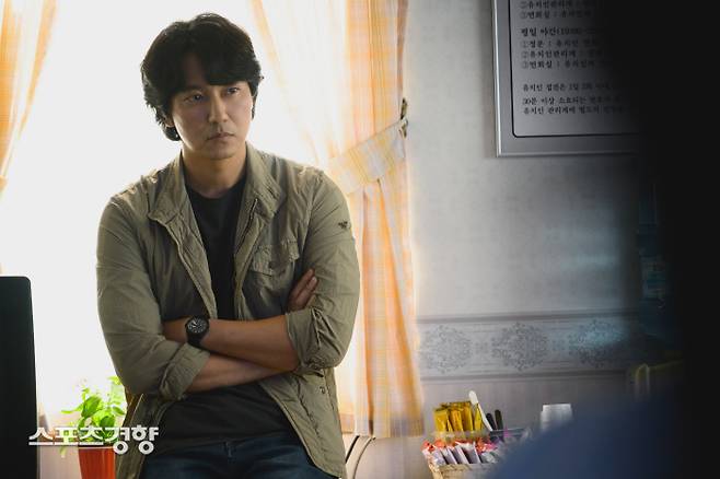 SBS 드라마 ‘악의 마음을 읽는 자들’에서 프로파일러 송하영 형사 역을 연기한 배우 김남길의 연기 장면. 사진 길스토리엔터테인먼트
