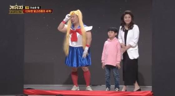 5명 팀원 외의 사람을 불러다 쓸 수 있는 '와일드카드'가 무제한이었던 마지막 라운드에는 후배 개그맨 7명과 이승윤의 아들 이연준이 등장했다. 이승윤은 "세일러문 분장을 하고 '야 이걸 아들이 보면 뭐라고 하겠냐~'고 한탄하다가 아들을 진짜로 등장시키게 됐다"고 설명했다. 가장 오른쪽 오은영 박사 분장을 한 건 SBS 출신 코미디언 김정현이다. KBS '개승자' 유튜브 캡쳐