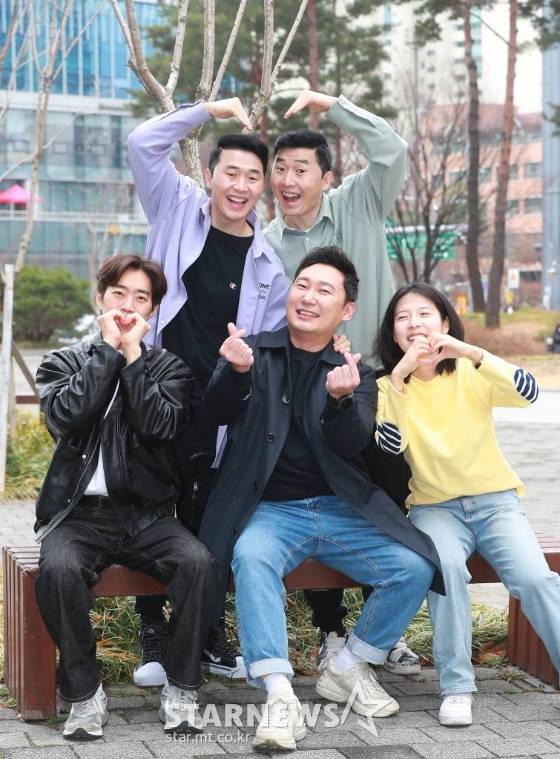 KBS 2TV '개승자' 우승팀 이승윤 팀(이상호(사진 왼쪽 위부터 시계방향으로), 이상민, 홍나영, 이승윤, 심문규) /사진=이동훈 기자 photoguy@