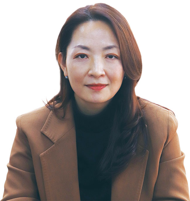 정민선 알스퀘어 COO 서울대 경제·경영학과, CEIBS MBA, KICPA, 전 딜로이트 회계사·컨설턴트, 전 삼성생명 전략기획 과장, 전 라이나생명 경영관리팀장, 전 EY 컨설팅 전략 이사, 전 크래프톤 PI 실장 사진 안소영 기자