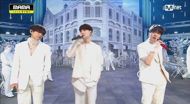 비브스튜디오스가 홀로그램으로 구현한 방탄소년단 슈가. [Mnet 제공]