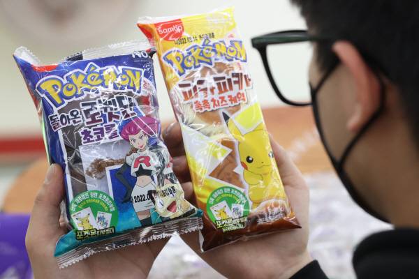 한 편의점에서 판매 중인 포켓몬빵. 연합뉴스