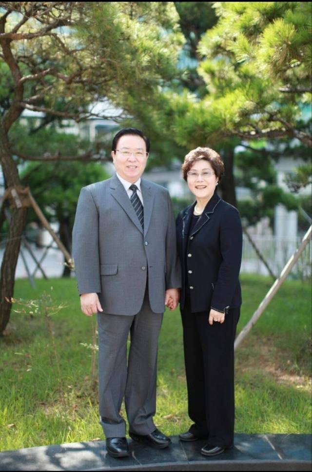 부산 수영로교회 정필도 원로목사와 박신실 사모. 수영로 교회 제공