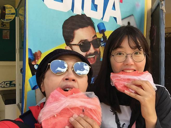 쿠스코 거리에서 쉽게 사먹을 수 있는 조각수박은 한낮의 더위를 식히기엔 더 없이 좋다.