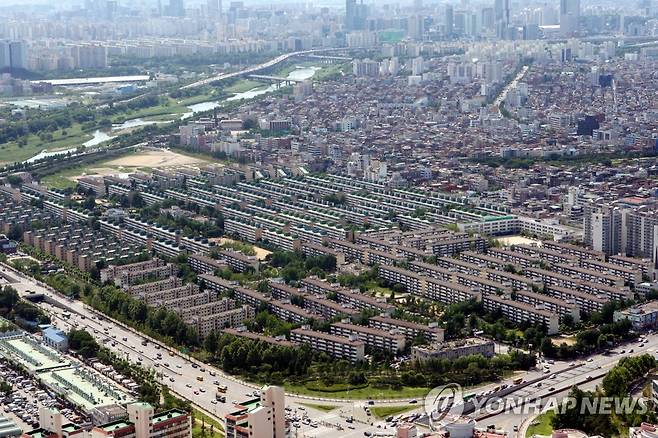 상공에서 바라본 가락시영아파트와 잠실지구 등 강남권 주택 밀집지역 [연합뉴스 자료사진]
