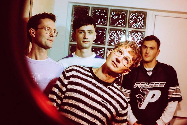 지난 12일 59주 만에 핫100 1위를 차지한 영국 4인조 인디 록밴드 글래스 애니멀스. /유니버설 뮤직