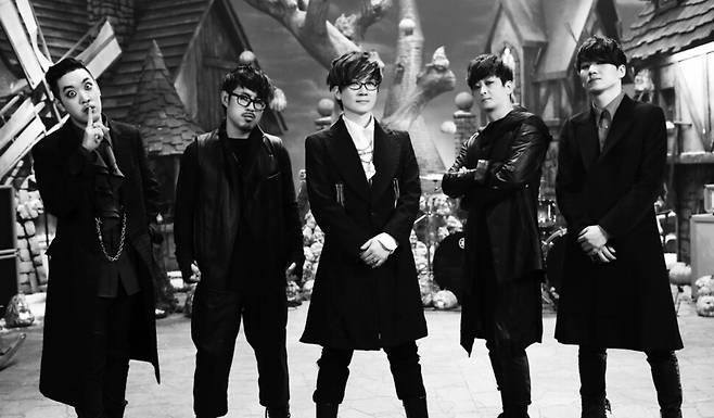 서태지밴드(왼쪽부터 닥스킴, 최현진, 서태지, 탑, 강준형). 서태지컴퍼니 제공