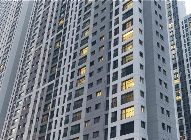 경기 수원시의 용적률 499% 아파트 단지 모습. 서현정 기자