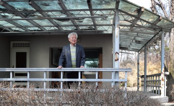 이문열 작가는 1985년 둥지를 튼 경기도 이천 부악문원에서 30년 넘게 열정적인 작품 활동을 펼쳤다.