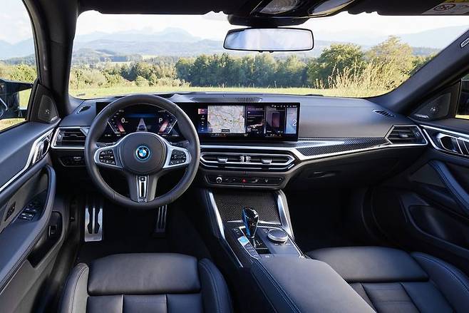 [서울=뉴시스]BMW i4 실내 (사진=BMW 코리아 제공) *재판매 및 DB 금지