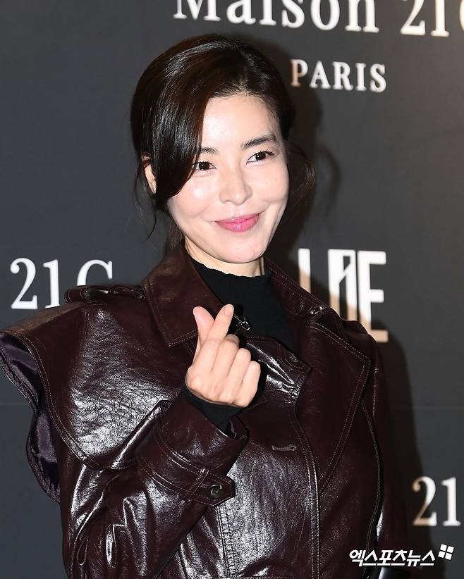 Actor Kim Gyu-ri attends the launch party of Maison 21G at a meeting place in Cheongdam-dong, Seoul on the afternoon of the 23rd and has photo time.