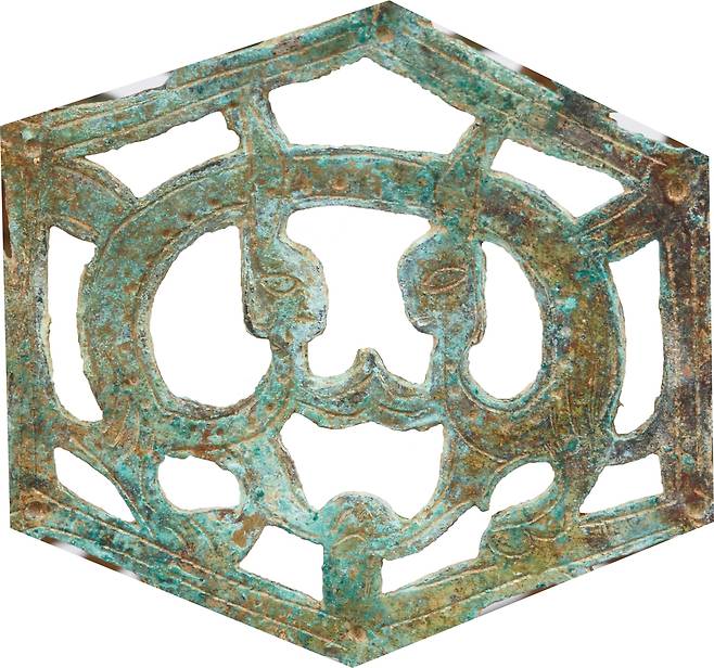 나주 정촌고분 금동신발 '일신양두' 문양 [국립나주문화재연구소 제공. 재판매 및 DB 금지]