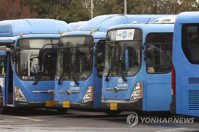 버스기사 코로나19 특별지원금 150만원으로 상향…25일부터 지급 [연합뉴스 자료사진]