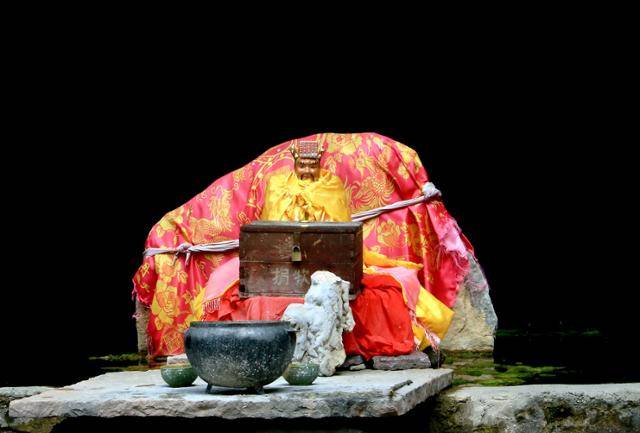 천폭협 상류 청룡동 입구의 용왕. Ⓒ최종명