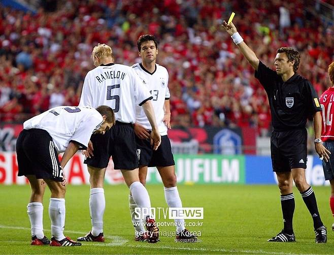 ▲ 미하엘 발락은 대한민국전에서 경고를 추가로 받으며 월드컵 결승 출전이 좌절됐다.