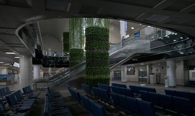 강원 양양군 손양면 양양공항 대합실. 양양공항은 2016년부터 2020년 8월까지 572억원의 누적 적자를 기록했다.