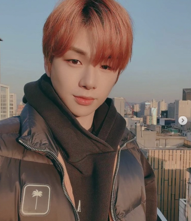 Singer Kang Daniel created a warm boyfriend of spring.Kang Daniel posted a picture on his instagram on the 28th, saying, The weather is good, Seoul.The photo shows Kang Daniel standing under the clear sky of Seoul without a cloud.Kang Daniel, who is receiving the brilliant spring sunshine all over his body, admired it with a lovely and warm visual.Meanwhile, Kang Daniel, who made his debut as a group Wanna One in 2017 with the final number one spot on Mnets Produce 101, has been called National Center and has been loved by many.Kang Daniel founded Connect Entertainment after Wanna Ones activities and released his solo debut album color on me in 2019 and became a solo Singer.Since then, he has made his successful debut as an actor and has been recognized for his ability to be a beauty.