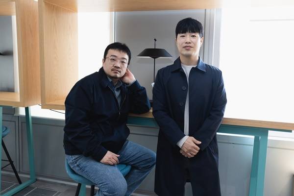 연상호 감독(왼쪽) 탁재영 작가, 사진제공=티빙