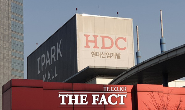 31일 한국거래소에 따르면 전날 HDC현대산업개발은 전 거래일보다 2.95%(450원) 오른 1만5700원에 마쳤다. 장중 한때 1만7550원까지 오르며 15% 넘는 상승률을 기록하기도 했다. /더팩트 DB