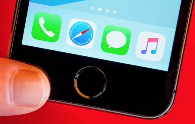 터치ID 기능이 처음으로 추가된 2013년형 아이폰5S.  (사진=씨넷)