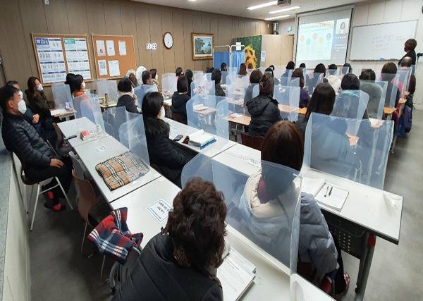 요양보호사 대면수업 진행 모습.