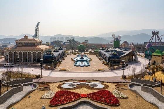 로리캐슬에서 내다본 롯데월드 어드벤처 부산의 전경. 백종현 기자
