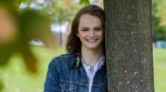 에밀리 브릿지스. Orlagh Gardner