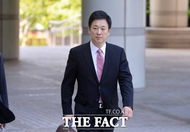 박 전 대통령 최측근으로 알려진 유 변호사는 지난 1일 "대구시장에 출마하겠다"고 선언했다. 유 변호사는 박 전 대통령이 후원회장을 맡은 배경에 대해 "해주시면 감사하겠다고 말씀드렸다"고 설명했다. /더팩트DB