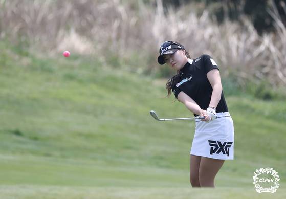 Cho A-yean tries her iron on the second hole of the Lotte Rent-a-Car Ladies Open at Lotte Skyhill Jeju in Jeju on April 8, 2021. [KLPGA]