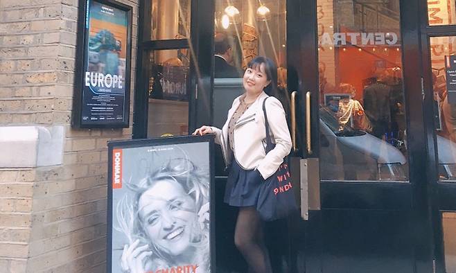 “거의 일&nbsp;년 넘게 매일 대본을 소리&nbsp;내서 읽고, 계속 고치고 고쳤다”는 김세은 연출은 연출과 통역, 번역&nbsp;중&nbsp;번역이 가장 어렵다고 말한다.&nbsp;“하면 할수록 굉장히 어려운 일이라고 느낍니다. 나 자신의 한계와 언어장벽 때문에 스스로가 작게 느껴져요.”