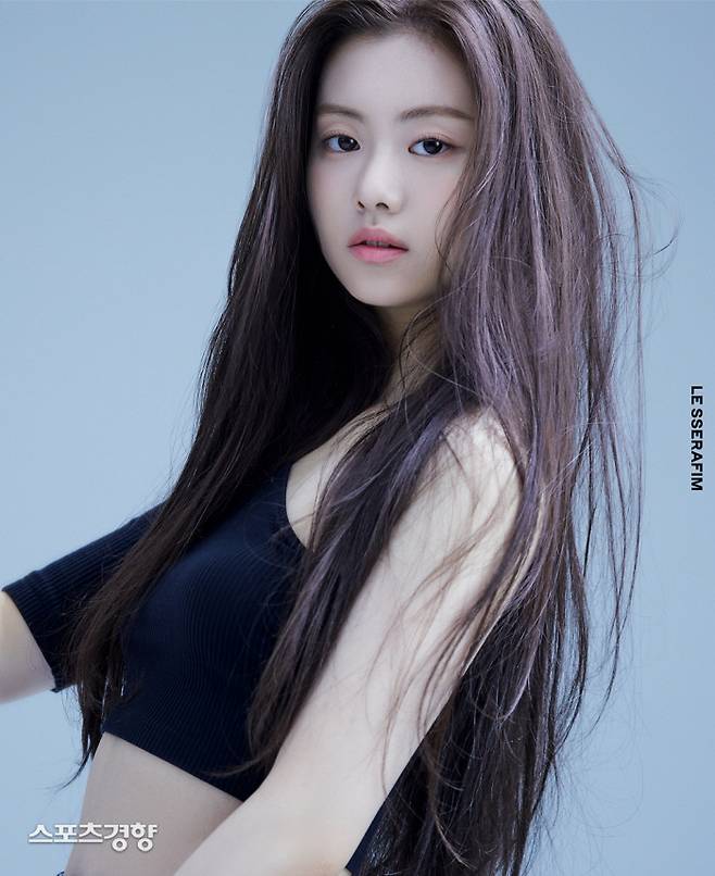 르세라핌의 두 번째 멤버로 공게된 김가람이 데뷔도 전에 학폭 의혹에 휩싸이며 논란이 일고 있다. 소속사 제공