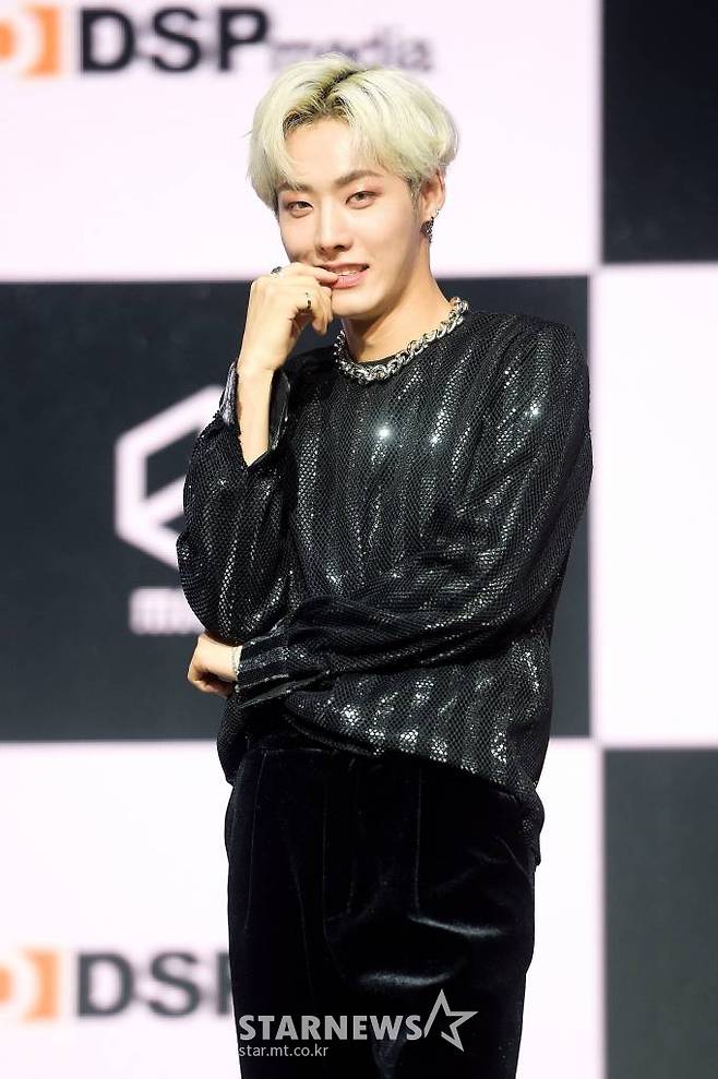 아이돌그룹 미래소년 도현이 17일 오후 온라인으로 진행된 데뷔 앨범 'KILLA - MIRAE 1st Mini Album' 발뱀 기념 쇼케이스에서 포즈를 취하고 있다. / 사진제공 = DSP미디어 /사진=김창현 기자 chmt@