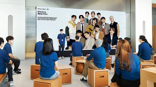 애플은 한국의 세 번째 애플 스토어 ‘애플 명동’을 7일 사전 공개했다. 정식 개장일은 오는 9일 오전 10시부터다. 사진은 ‘애플 명동’ 내부 모습. [애플 제공]