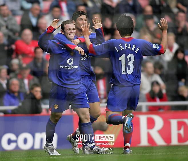 ▲ 맨체스터 유나이티드 시절, 웨인 루니(왼쪽), 호날두(가운데), 달려오는 박지성