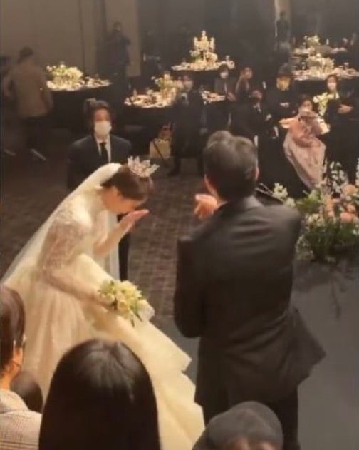 Broadcaster Boom has posted a glamorous Wedding ceremony amid the congratulations of his teammates.Boom posted a wedding ceremony with his girlfriend, a seven-year-old non-entertainer, at a place in Seoul on the afternoon of the 9th.The Wedding ceremony was held privately by only parents, relatives and acquaintances.Previously, Skye & M said, Boom and the bride naturally developed into a lover relationship through empathy and communication with each other.I decided to marry with a firm belief that I am a partner who can live together before and after marriage. Boom said in an official fan cafe, We have met a precious relationship to respect each other for the rest of our lives and have made a family with faith and love.I always had a dream of creating a happy family in my mind.I will show you the happy couple who can share their love with the future as it is a marriage at a late age, and a good husband who can take care of the family and wife and hug them. Many fellow entertainers attended Booms Wedding ceremony on the day; singers Lim Young-woong, Lee Chan One, Na Tae-joo and Kwill took on the celebration.They were linked through Mr. Trott 2. Actor Lee Dong-wook is known to have hosted the society and Broadcaster Lee Kyung-kyu is known to have officiated.In addition, Jang Min-ho, Shinji, Yang Ji-eun, Hong Ji-yoon, Super Junior Lee Teuk, Eun Hyuk, Shiny Ki, Hong Hyun Hee and Oh Sang-jin attended the Wedding ceremony and celebrated the marriage of the two.Hong Hyun-hee revealed Booms Wedding ceremony through her SNS, which left a video of Boom appearing in Virgin Lorde.In addition, Noh Ji-hoon revealed the image of Boom in a white tuxedo and a bride in a yellow open shoulder dress; the two in the video walked Virgin Lorde, holding hands together.In particular, Booms bride boasted a great height and elegant charm.