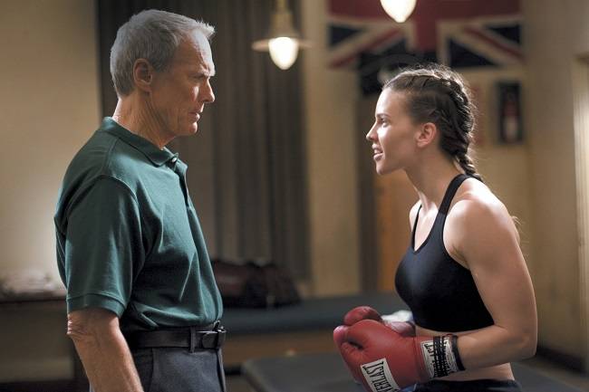 프랭키 던(왼쪽)은 선수를 지혈하는 `컷맨`으로 뛰어난 역량을 지니고 있다.<사진 제공=워너브라더스>