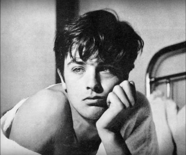 최근 프랑스 유명 배우 알랭 들롱이 `조력사`를 결심했다는 소식이 전해졌다. 스위스에서는 1942년부터 의사의 도움을 받아 환자 본인이 직접 약물을 주입 또는 복용해 삶을 마무리하는 조력사가 합법이다.