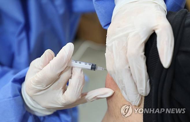 백신 접종 ※ 기사와 직접적인 관계가 없습니다. [연합뉴스 자료 사진]