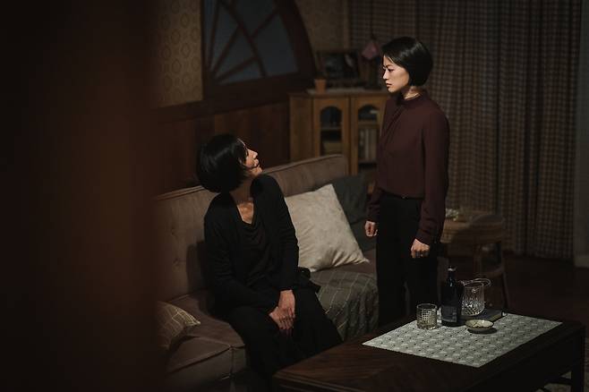 영화 '앵커' 속 이혜영(좌)과 천우희 [에이스메이커무비웍스 제공. 재판매 및 DB 금지]