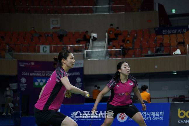 김소영(왼쪽)-공희용의 코리아 마스터즈 여자복식 16강전. 대한배드민턴협회