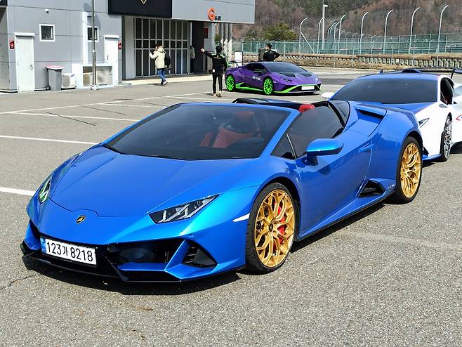 람보르기니 스포츠카 우라칸 에보 스파이더 RWD