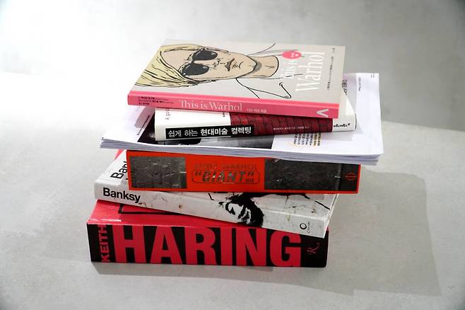 많은 자료를 찾고 전달해야 하는 테사 에디터, 출처: 테사