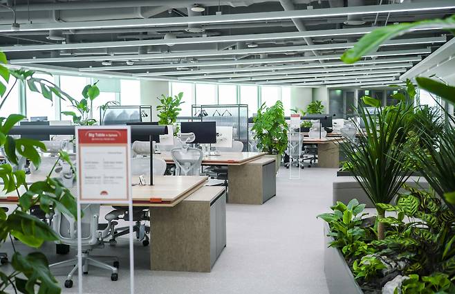 SK텔레콤 거점 오피스 '스피어 신도림' 전경. [SK텔레콤 제공]