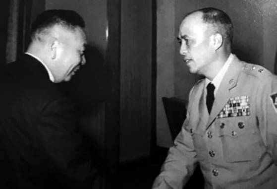 전성기의 왕셩(오른쪽)과 장징궈. [사진 김명호]