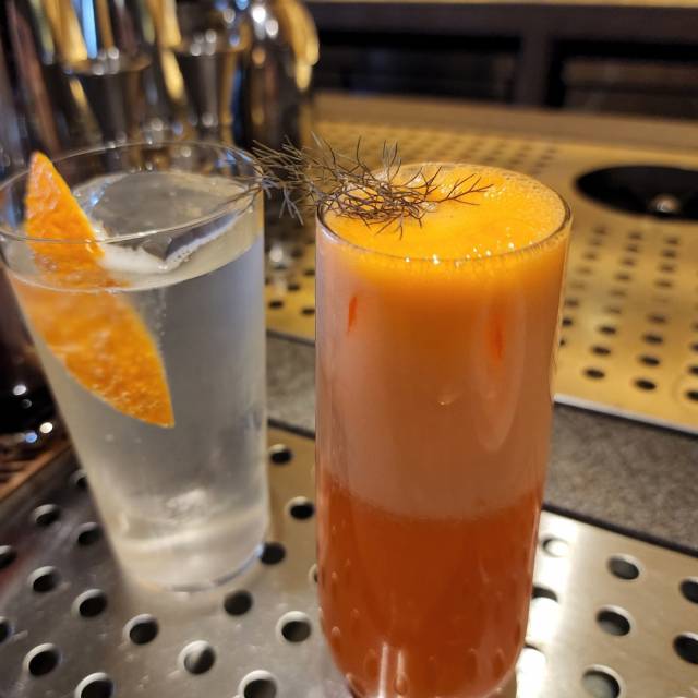 한라봉을 활용한 푸드 업사이클링 대표 메뉴 ‘Z&T진토닉'(왼쪽)과 ‘제주 가리발디’.